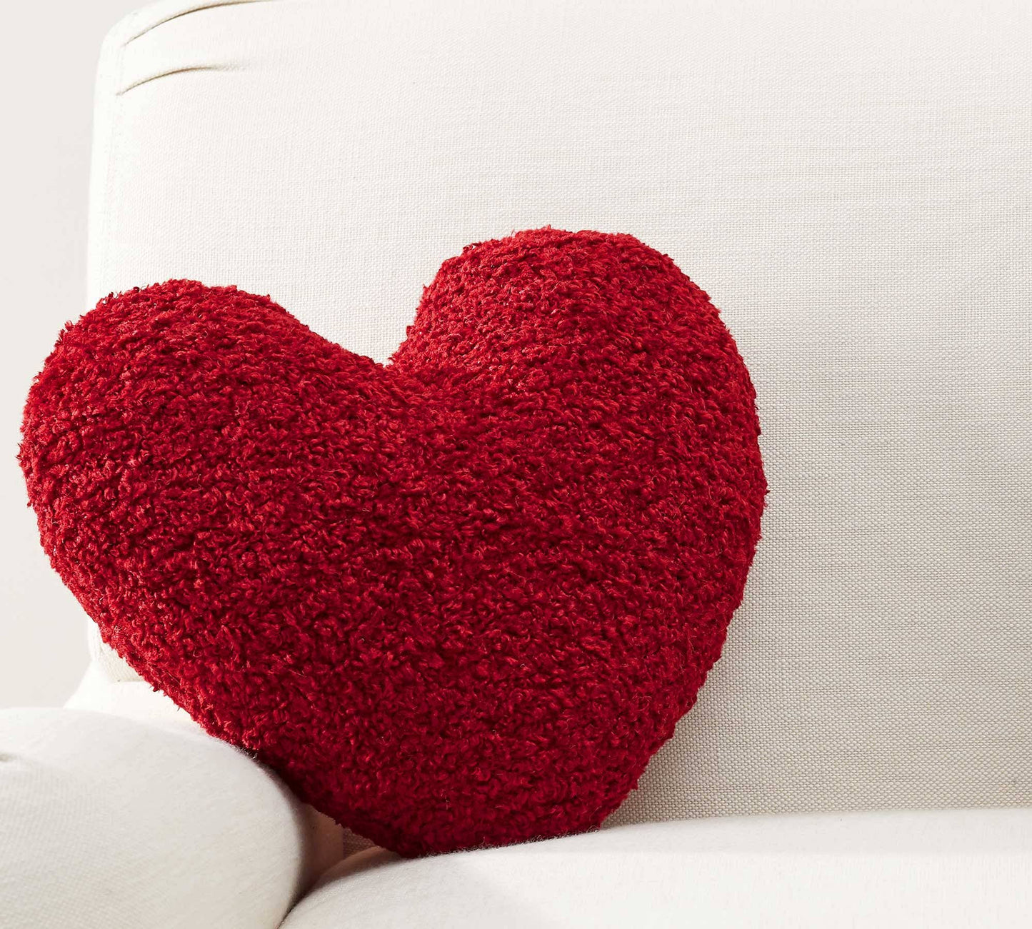 Heart-shaped plush throw pillow decoration